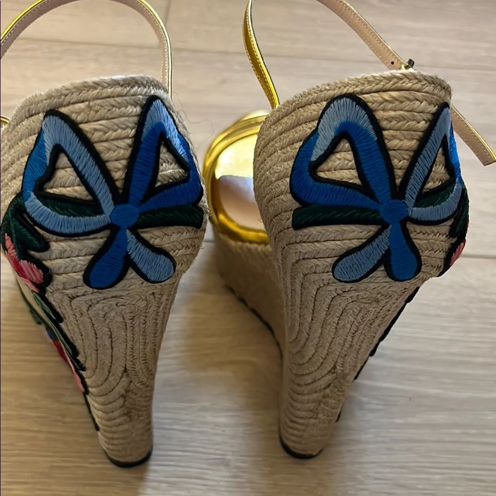 Gucci Gold Wedge Sandals with T-Strap Design Stitch Floral Size 42 - Picture 7 of 15